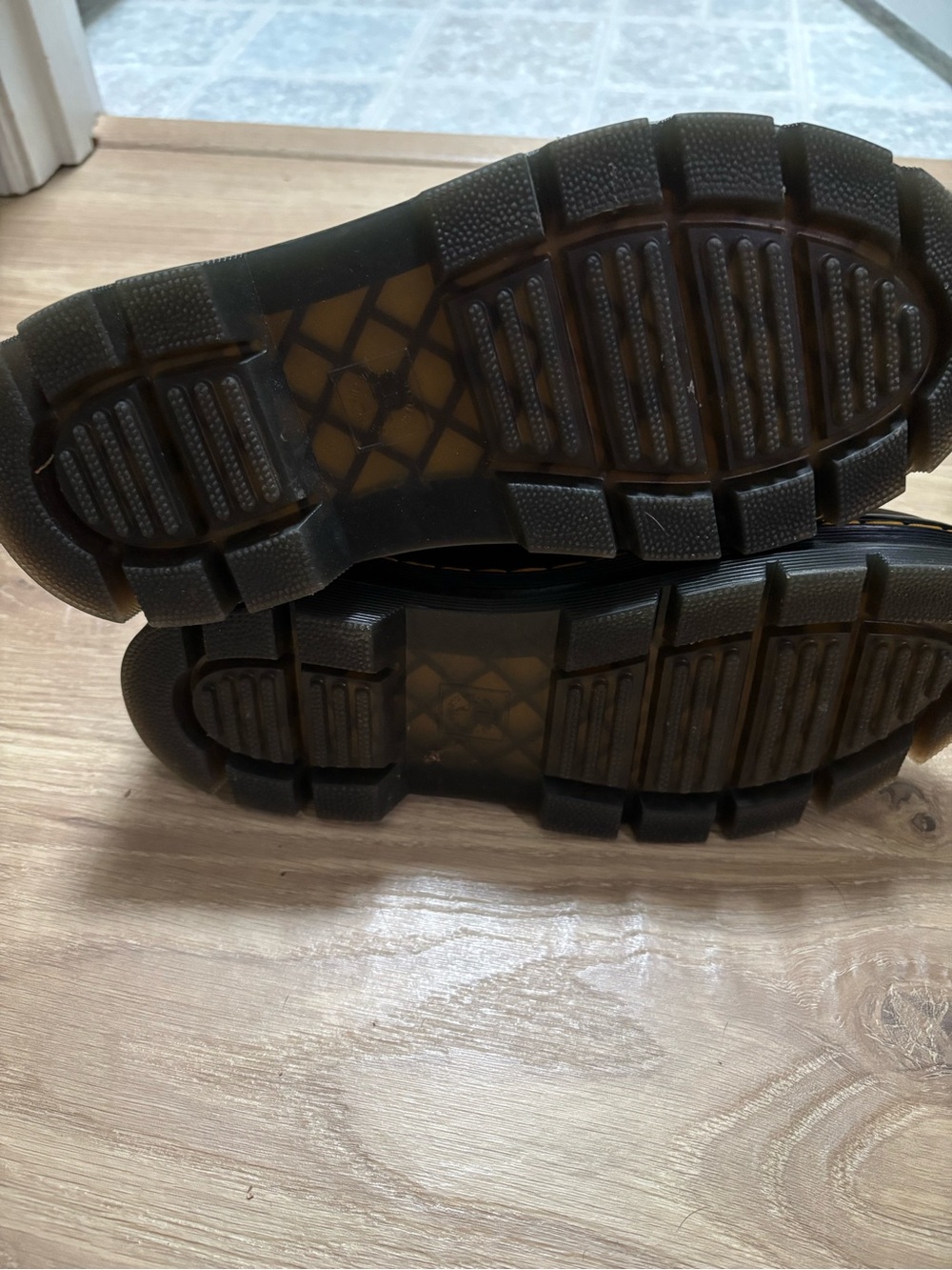 Dr. Martens Embury Chelsea Boot - Picture 5 of 6